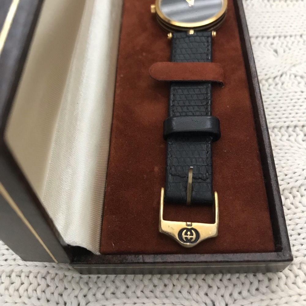 Authentic Vintage Gucci Black Enamel Watch - Picture 6 of 7